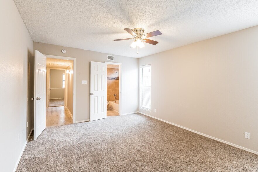 Building Photo - 4008 Shackelford Dr