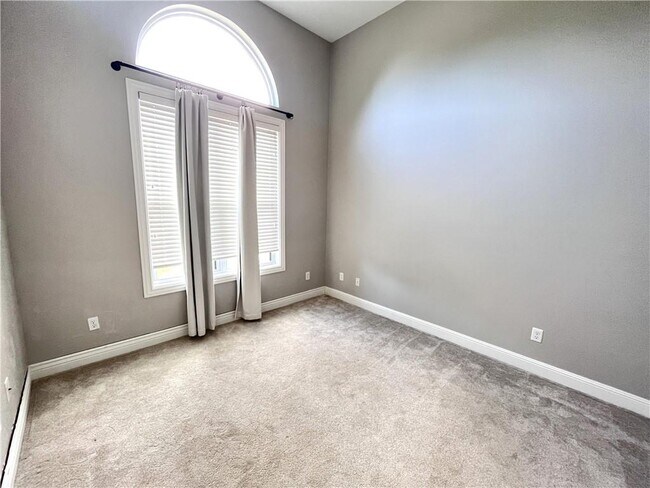 Building Photo - 4416 W Arlington Dr