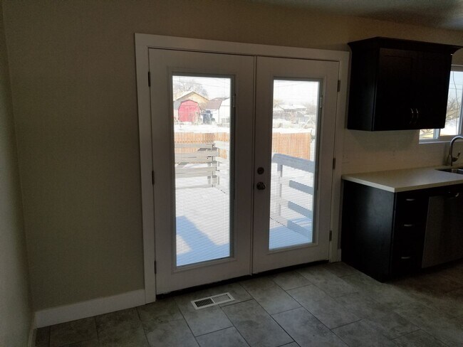 Building Photo - Spacious 5-Bedroom Magna Home with Deck and Ample Parking