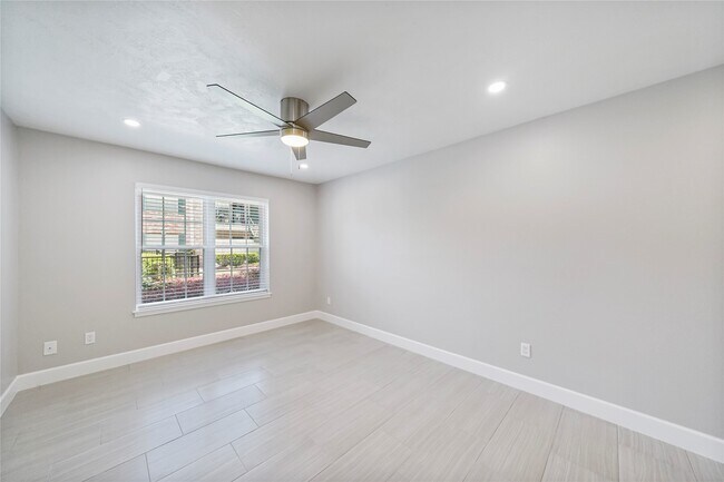 Building Photo - 845 Augusta Dr