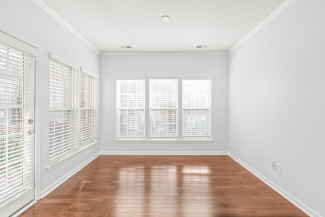 Building Photo - Charming Full-Brick Townhome in the Heart of South End