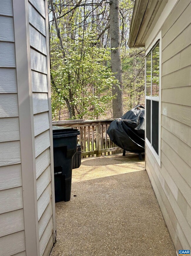 Building Photo - 292 Blackthorn Ln