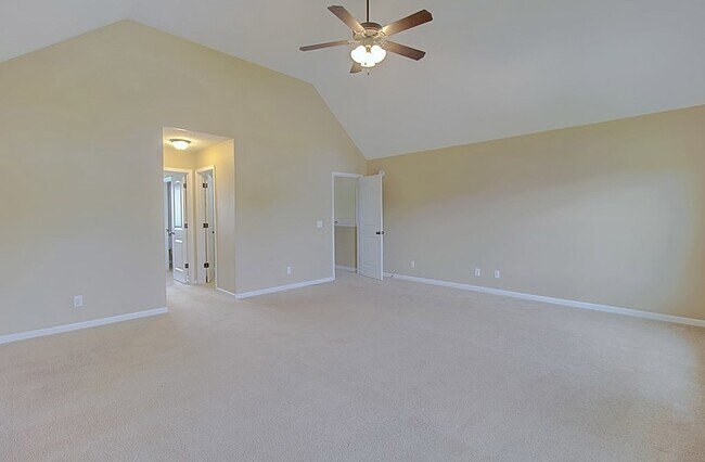 Building Photo - 935 Mustang Ln NE