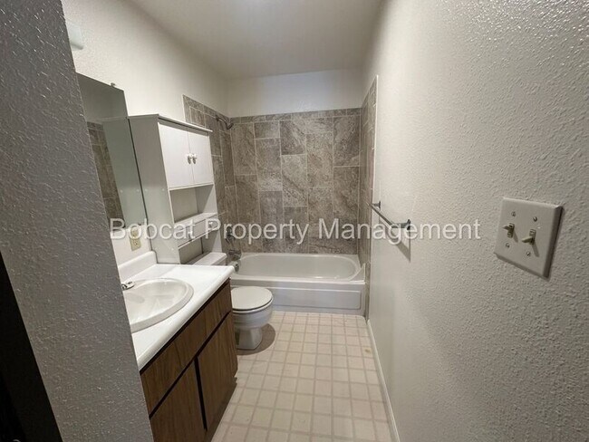 Building Photo - 400 S Saliman Rd