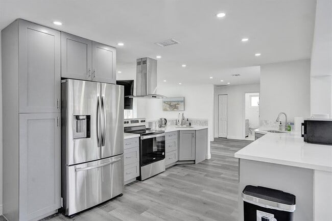 Building Photo - 2114 N 42nd Ave