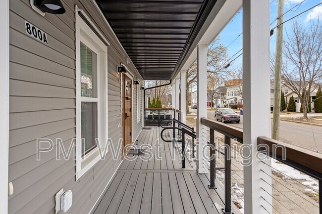 Building Photo - 800 Douglas St NW