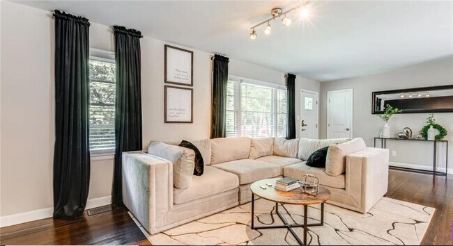 Building Photo - 3305 Flowers Dr