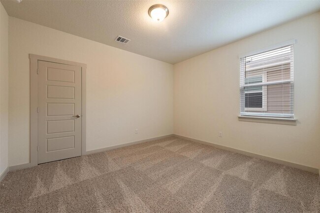 Building Photo - 289 Deserti Rd