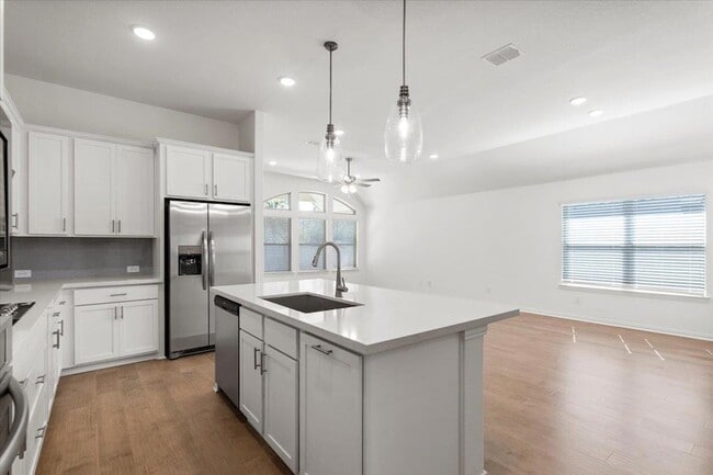 Building Photo - 1425 Cole Ests Dr