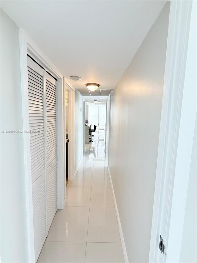 Building Photo - 10275 Collins Ave