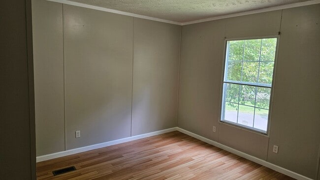 Building Photo - 3 bedroom, 2 bathroom Double Wide