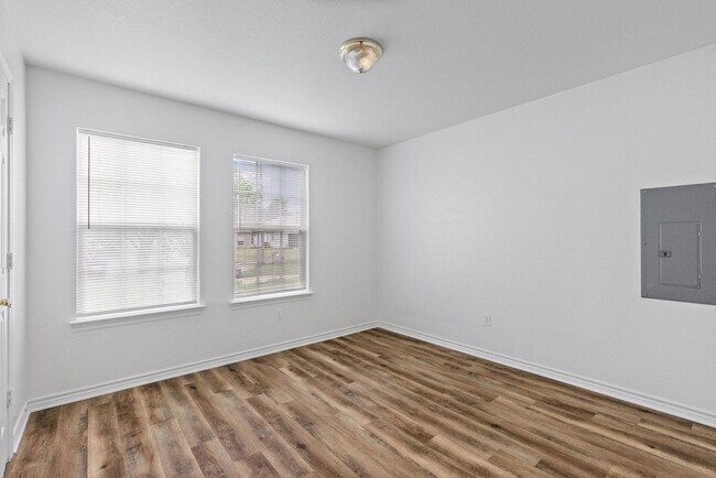 Building Photo - 1412 Hemphill St