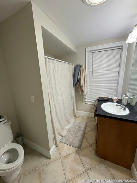 Building Photo - 29 Covington St