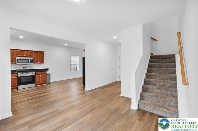 Building Photo - 835 16th Ave