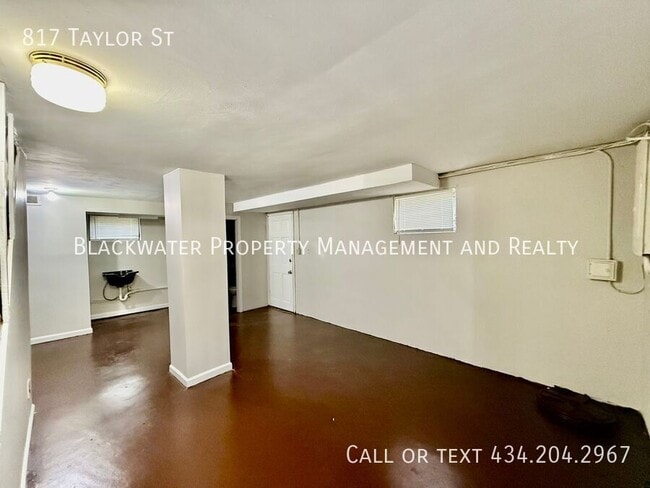 Building Photo - 817 Taylor St