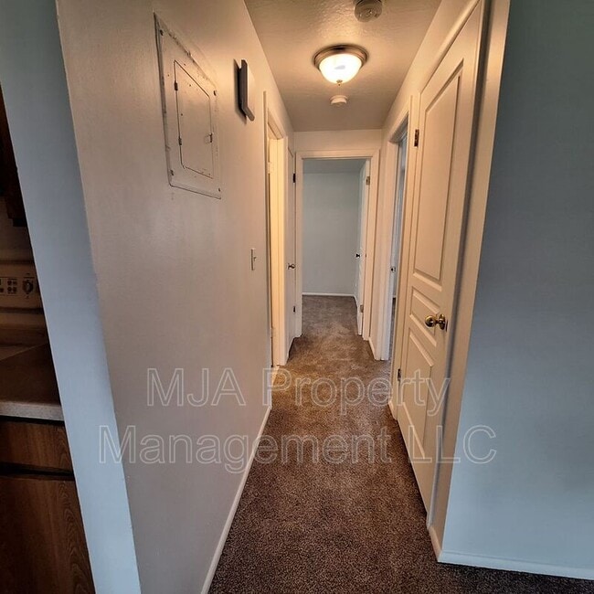 Building Photo - 4642 S Arlington Park Dr