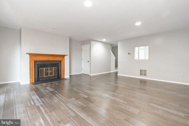 Building Photo - 54 Hamlet Dr