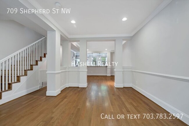 Building Photo - Spacious 4 Bedroom House in Washington, DC!