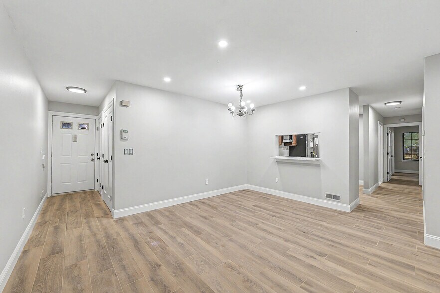 Building Photo - 83 Liberty Ct