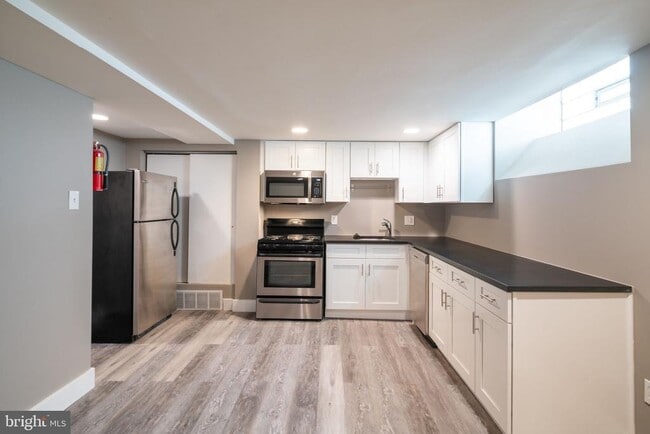 Building Photo - 2351 Christian St