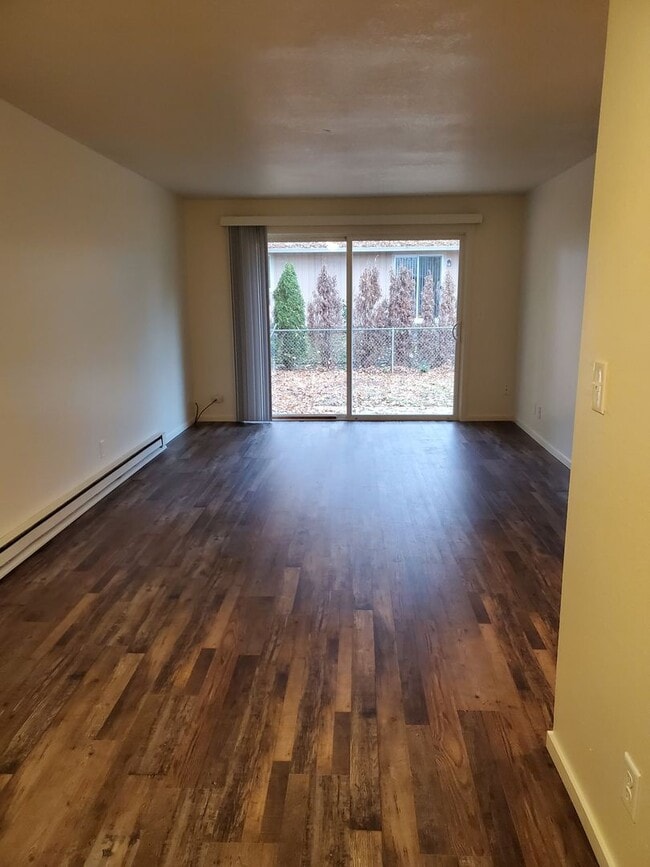 Building Photo - Single family ranch duplex. 3 bedrooms & 1...