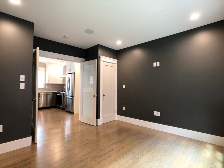 Building Photo - 88 Rossmore Rd