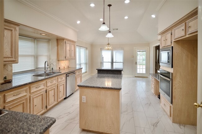 Building Photo - 1839 Lakewinds Dr