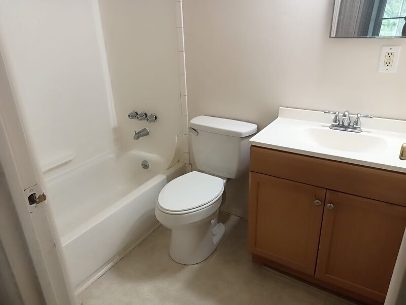 Building Photo - 32 Woodglen Apartment