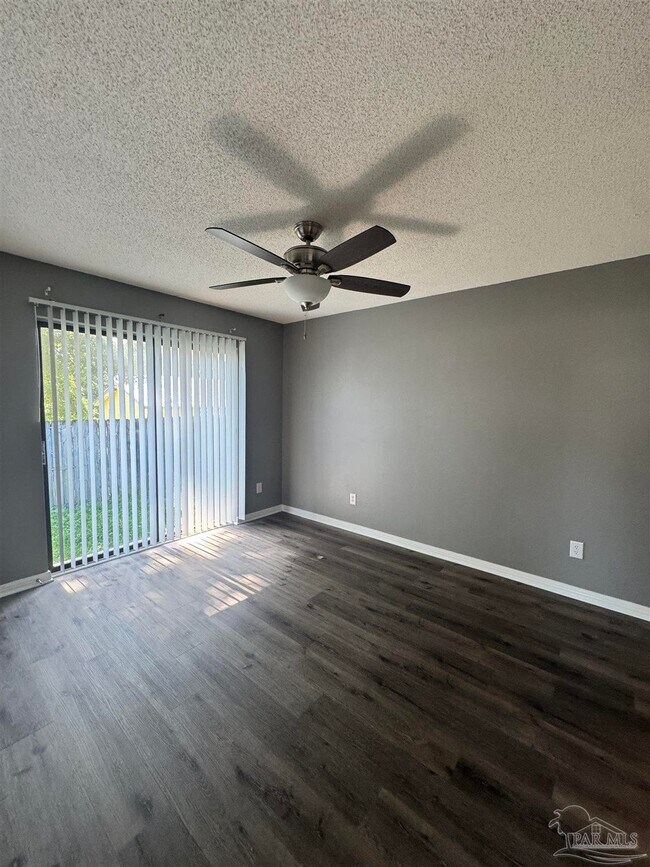 Building Photo - 9511 Sandpiper St