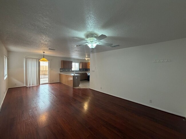 Building Photo - 3 Bedroom Home Near Unser Blvd NW & McMahon Blvd NW!