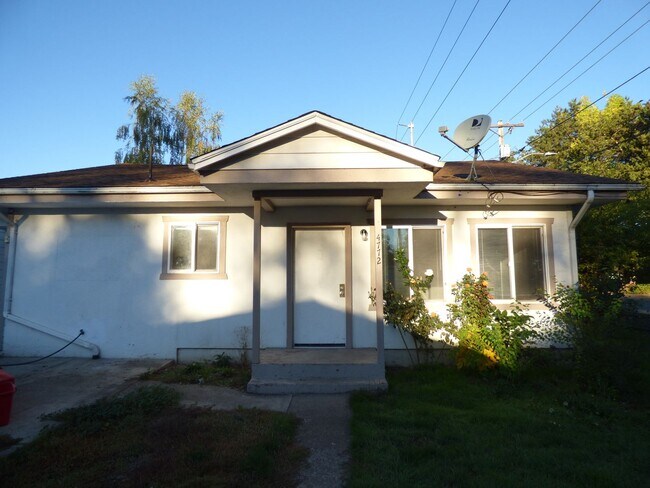 Building Photo - 4772/4776/4782 Sunnyview Rd NE Salem, OR 97305