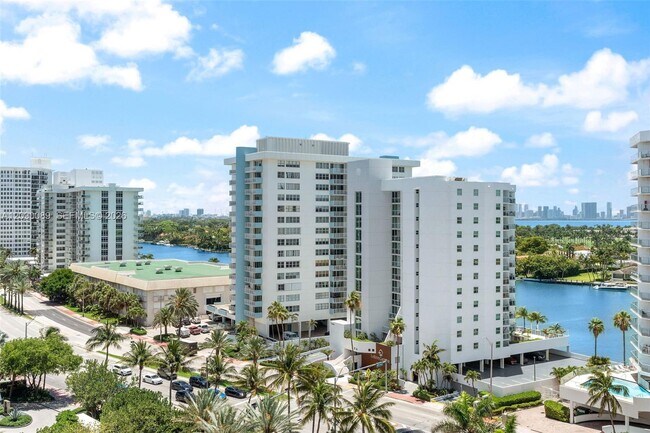 Building Photo - 5959 Collins Ave