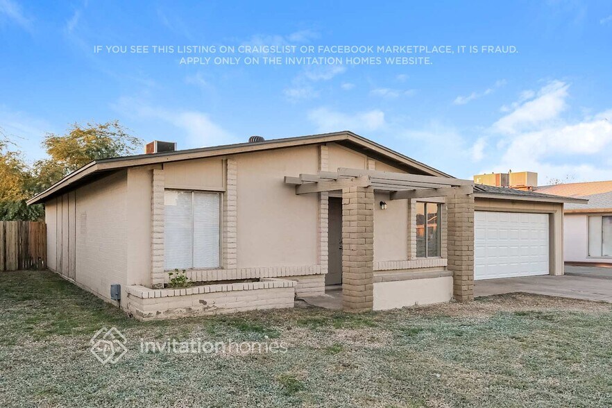 Building Photo - 7007 W Vernon Ave