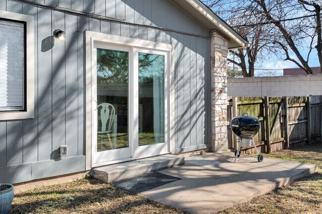 Building Photo - 10401 Burmaster Ln
