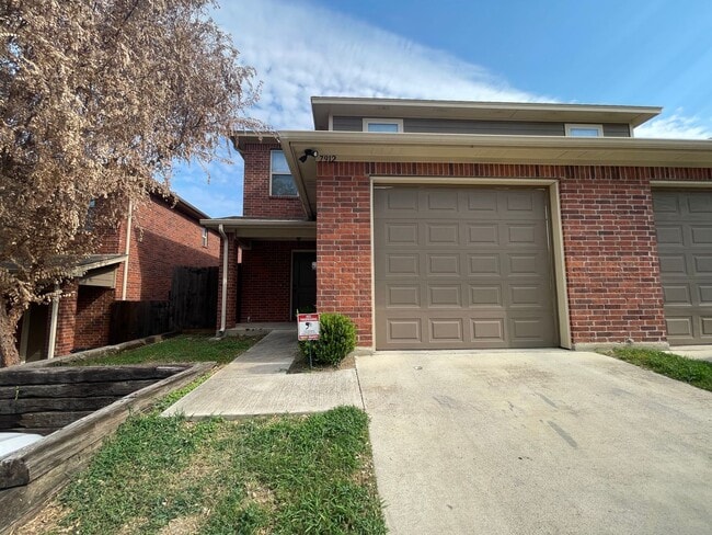 Primary Photo - FREE October $$$ 3/2.5 Townhome w/ STUNNIN...