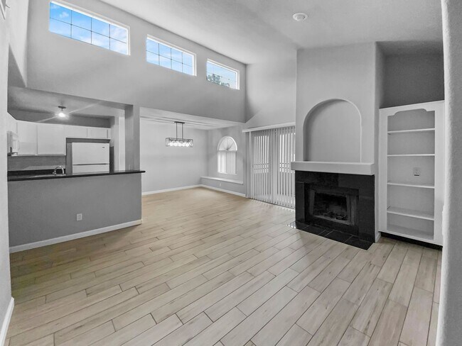Building Photo - Lovely 3 Bedroom Condo! First 2 weeks free, Will be available May 1st