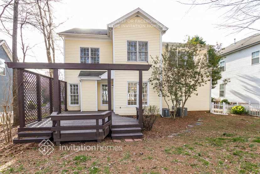 Building Photo - 15903 Kelly Park Cir