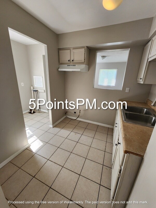 Building Photo - 4424 E 158th St