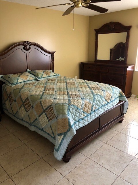 Building Photo - 5283 Vineland Rd