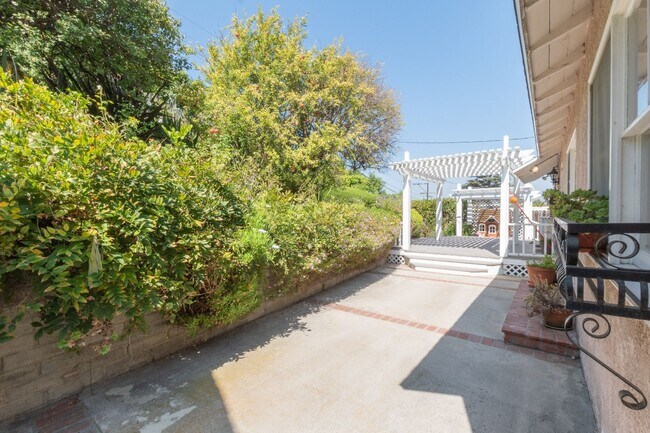 Building Photo - Beautiful 3 bed 1 bath house