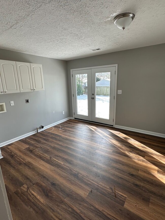 Building Photo - Three bedroom, One bath home with 2 1/2 De...