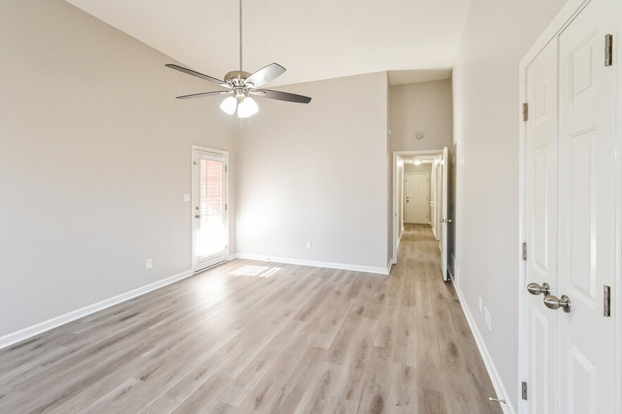 Building Photo - 5856 Kayla Dr