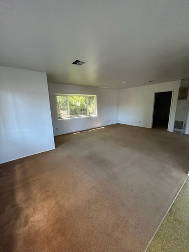 Building Photo - Unique Apartment for Rent in Cottage Grove - Water and Garbage included.