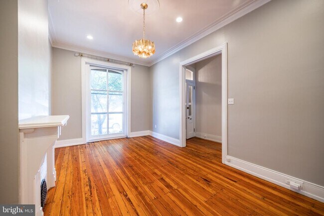 Building Photo - 206 S 43rd St
