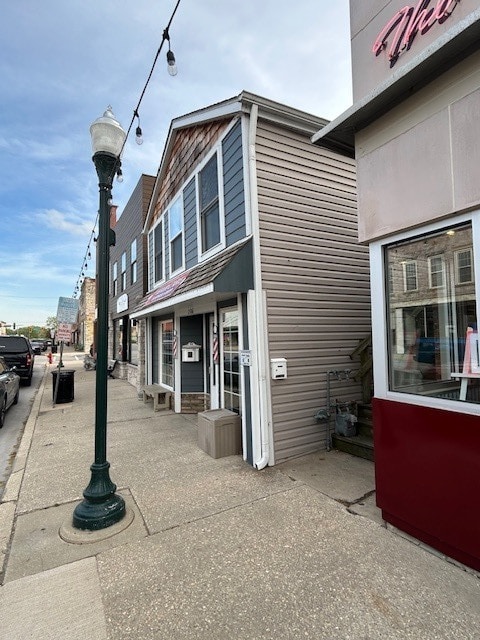 Building Photo - 206 N Water St