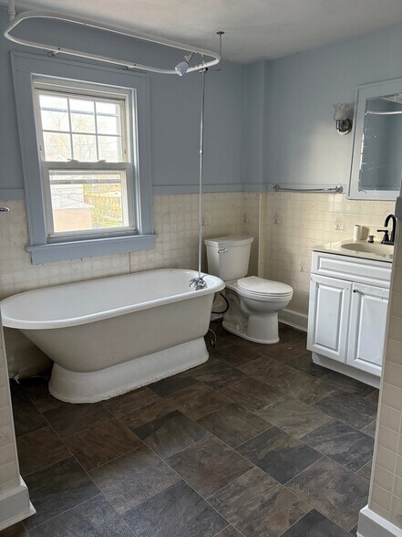 Building Photo - 1410 E Blake Ave