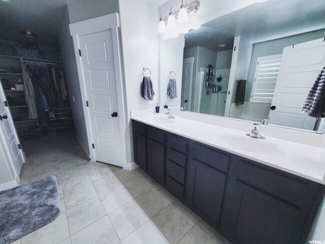 Building Photo - Beautiful 4 Bedroom Home, Bluffdale, 2827 sq ft,  Updated!
