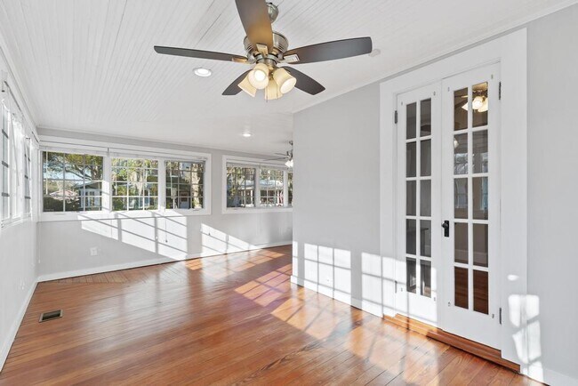 Building Photo - 313 St George St