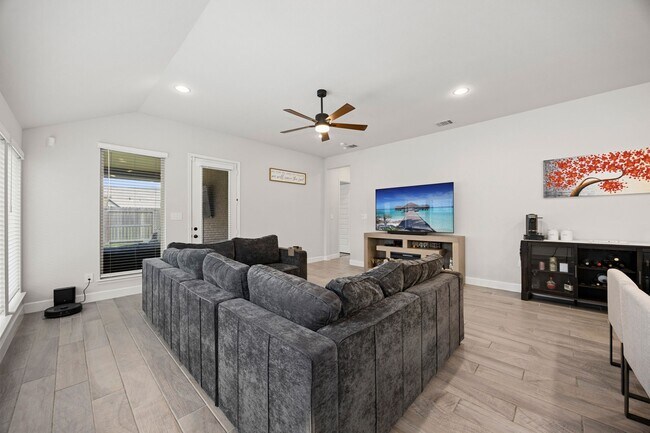 Building Photo - 2122 Germander Ln
