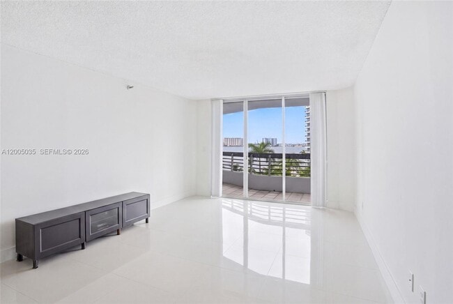 Building Photo - 19195 Mystic Pointe Dr